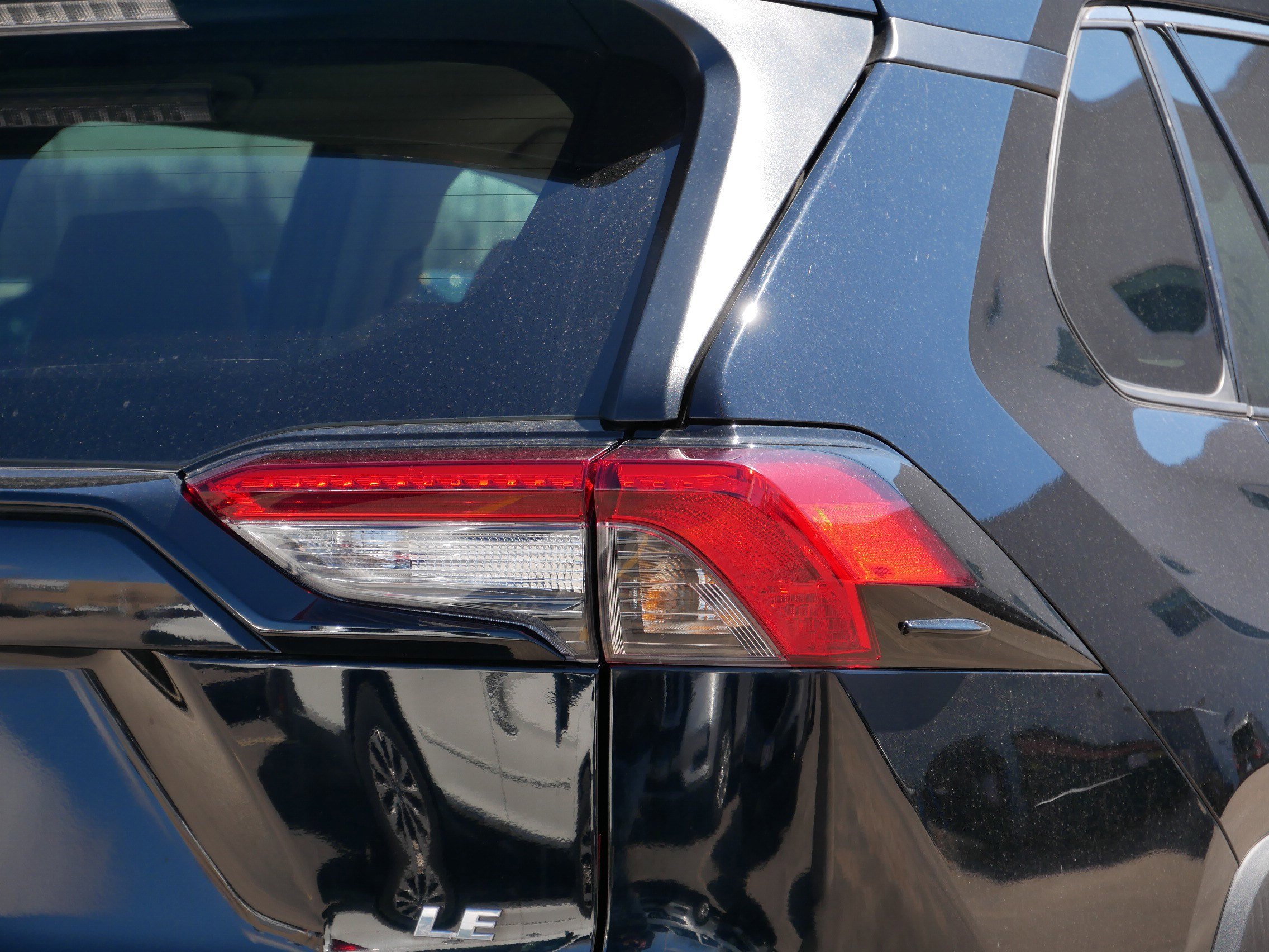 Used 2021 Toyota RAV4 LE AWD/4WD image 17