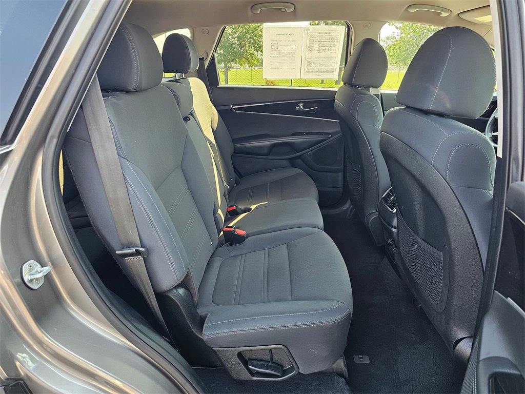 Used 2019 Kia Sorento LX image 12