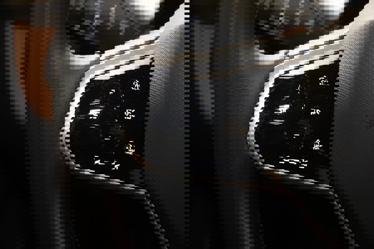 Used 2025 Volkswagen ID. Buzz Pro S image 45