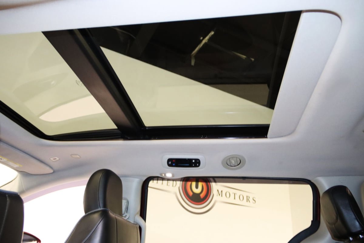 Used 2018 Chrysler Pacifica Limited FWD image 17