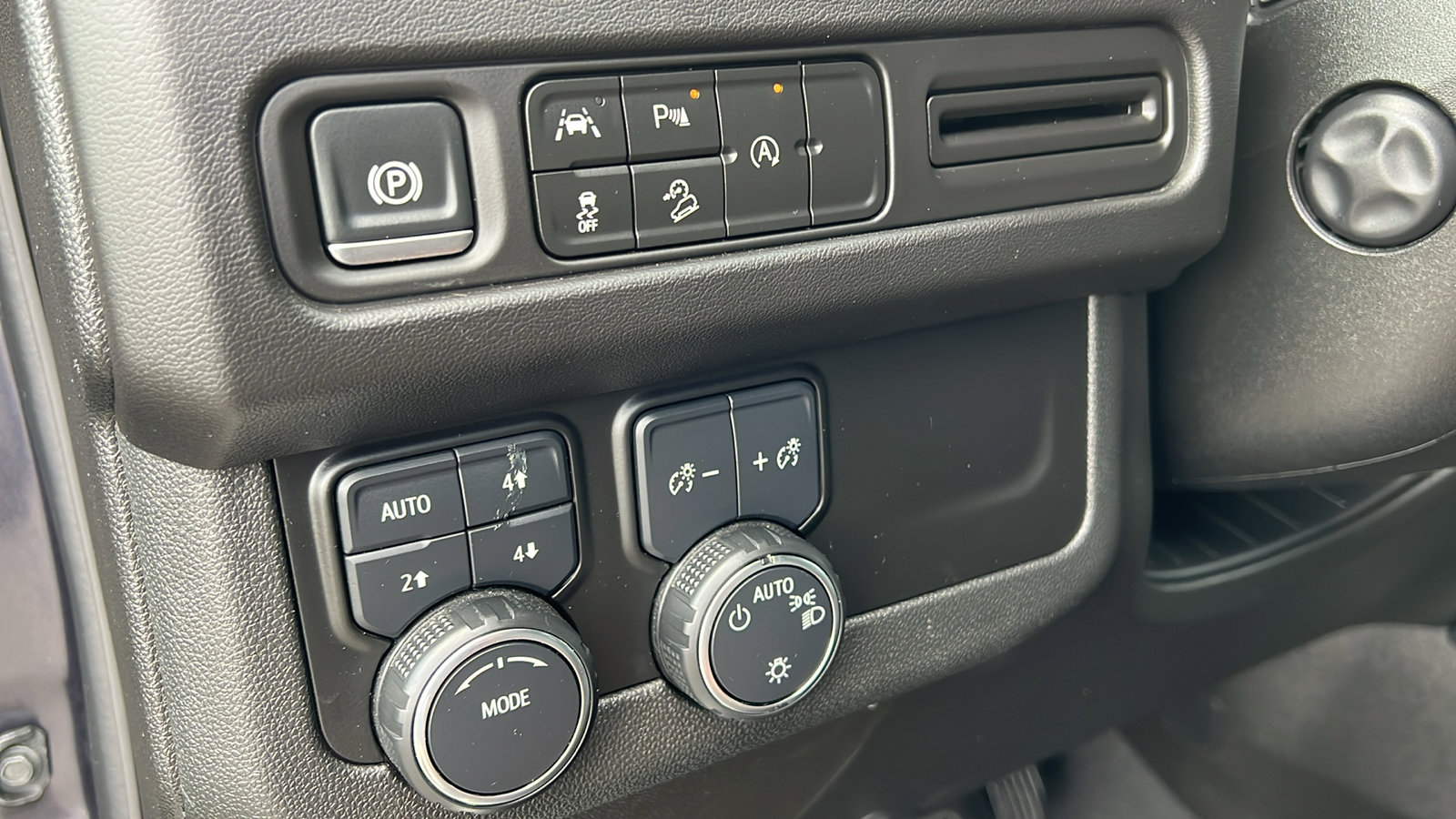 Certified 2024 Chevrolet Tahoe Premier AWD/4WD image 32