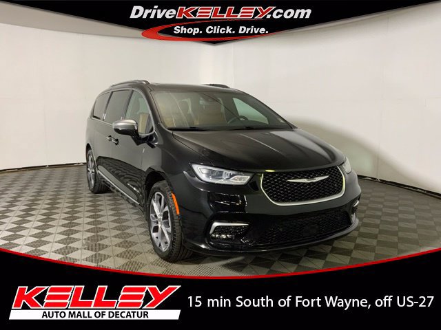 Used 2024 Chrysler Pacifica Pinnacle AWD/4WD image 1