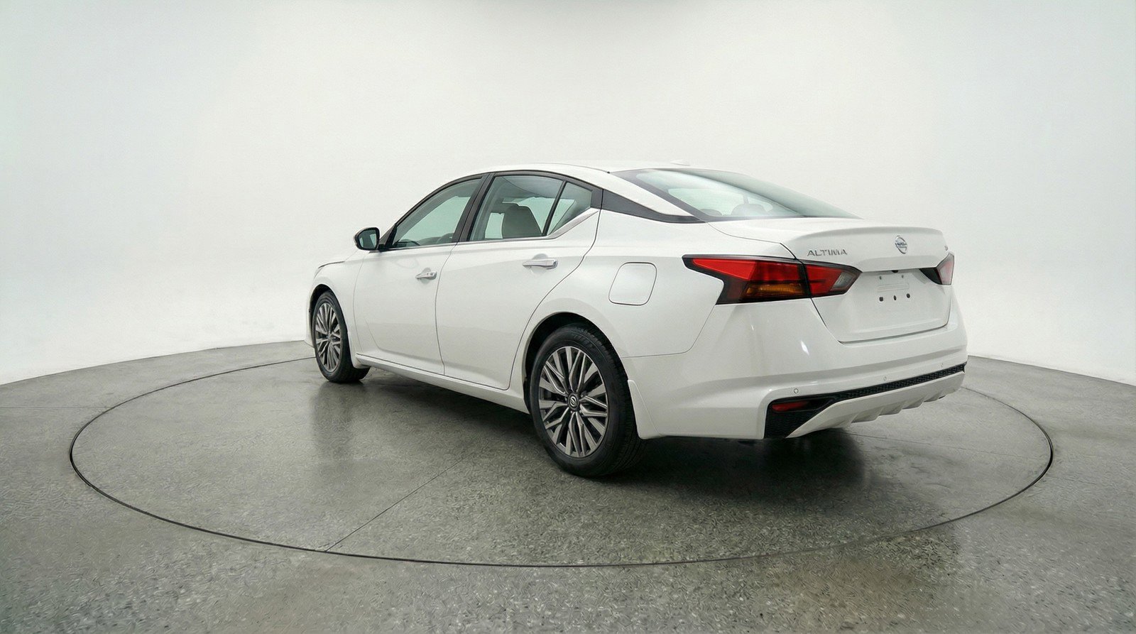 Used 2025 Nissan Altima 2.5 SV image 6