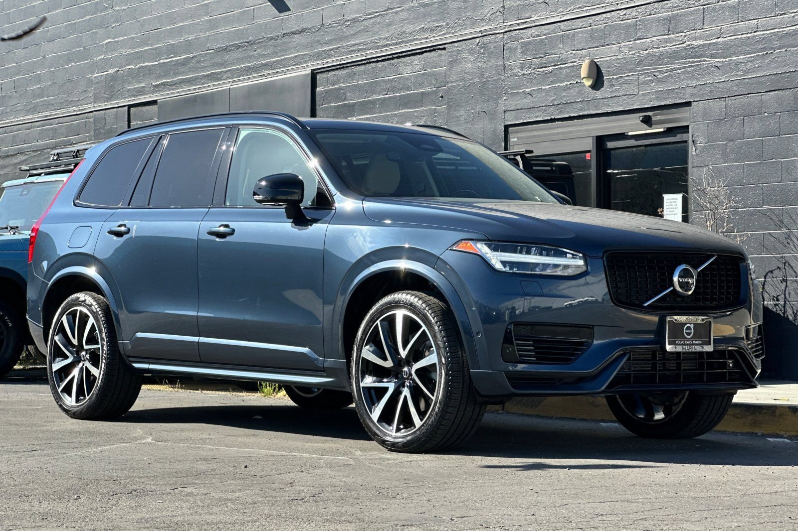 Certified 2023 Volvo XC90 T8 Plus AWD/4WD image 10
