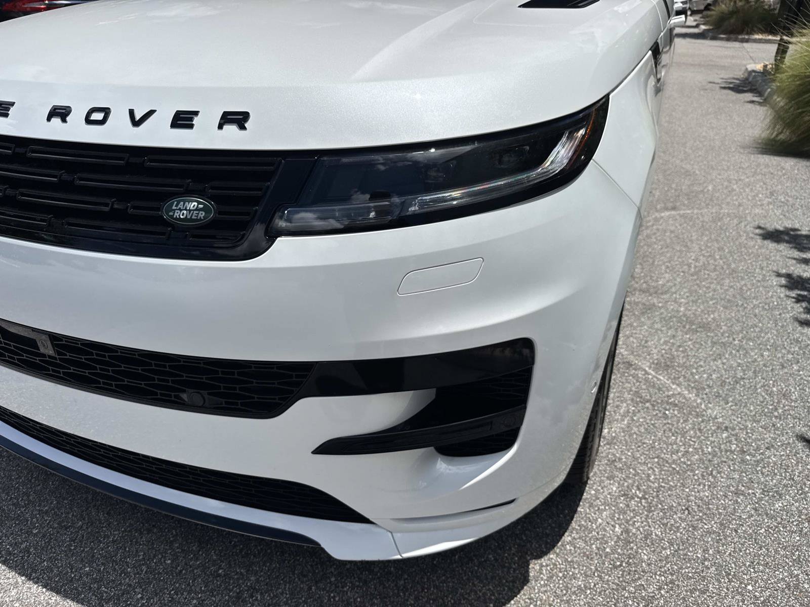Used 2024 Land Rover Range Rover Sport Dynamic SE AWD/4WD image 9