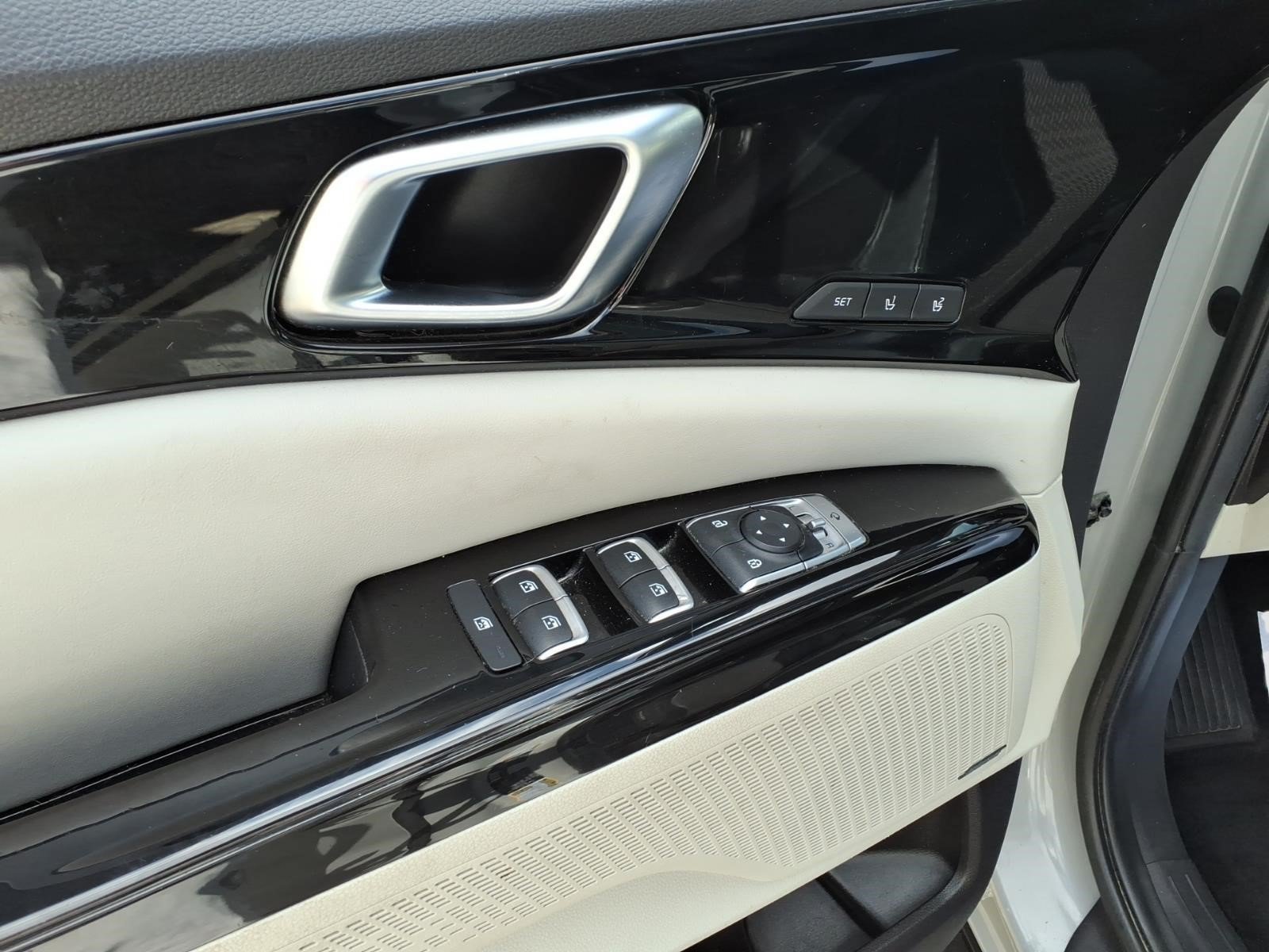 Used 2023 Kia Carnival SX Prestige FWD image 13