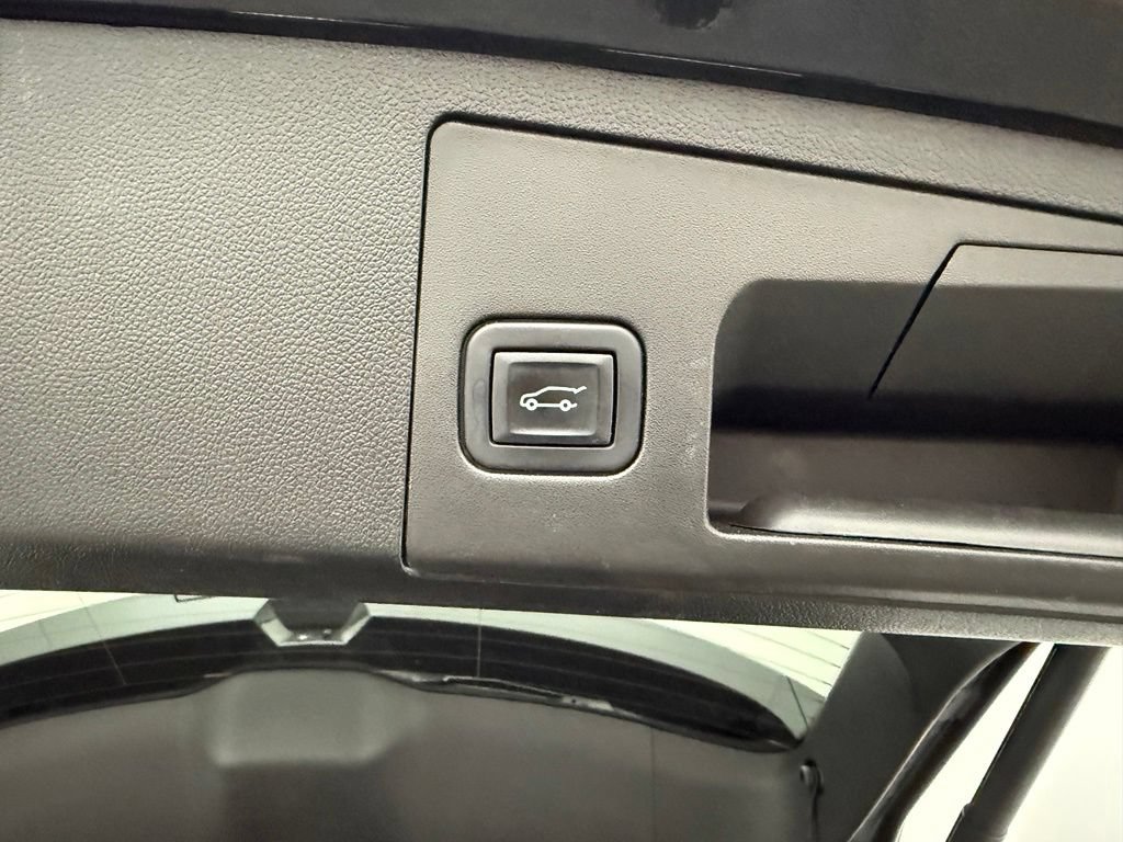 Used 2022 Cadillac XT4 Sport w/ Comfort Package AWD/4WD image 11