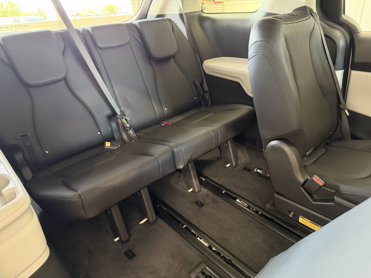 Used 2023 Kia Carnival LX FWD image 26