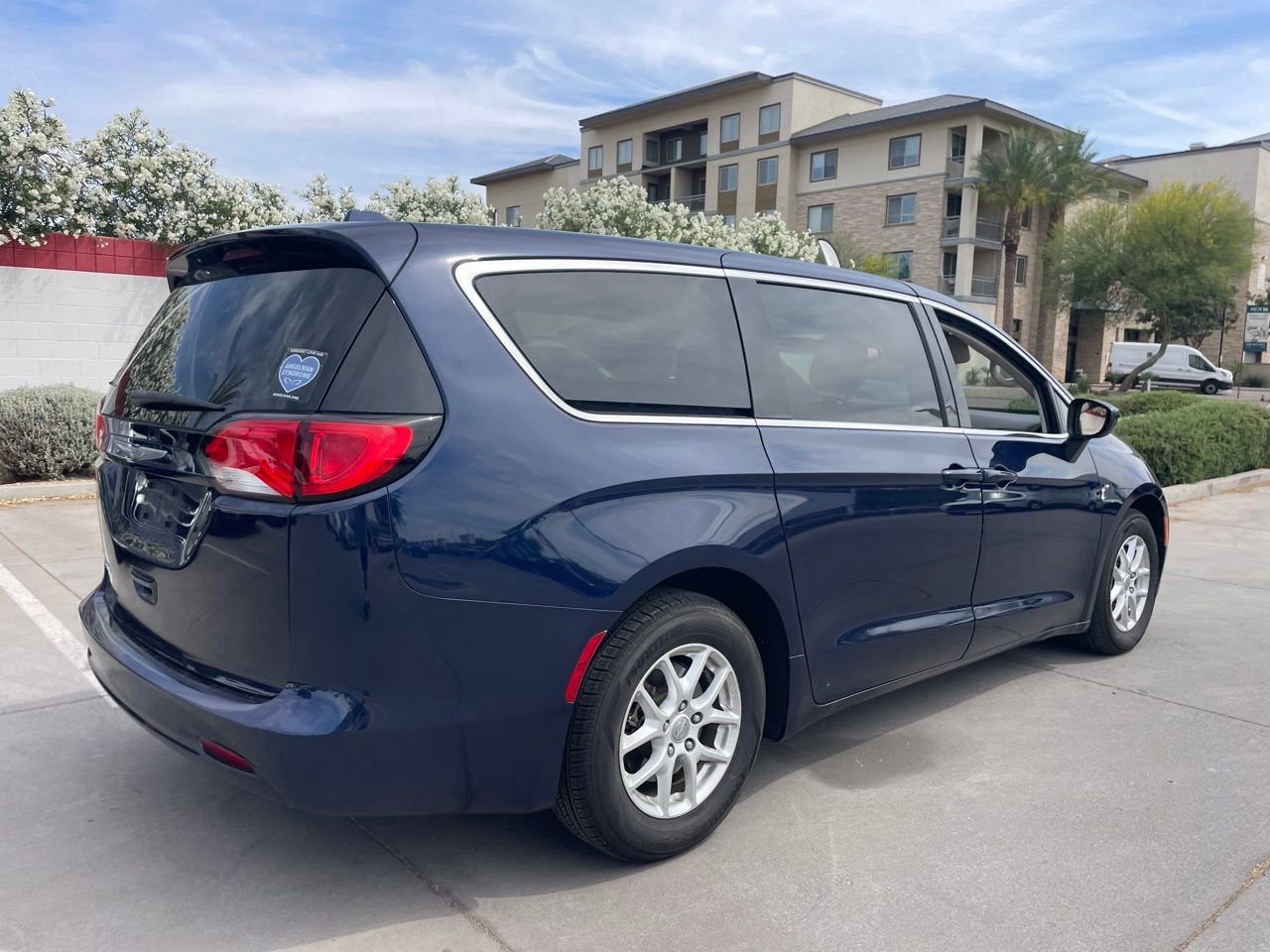 Used 2017 Chrysler Pacifica LX image 2