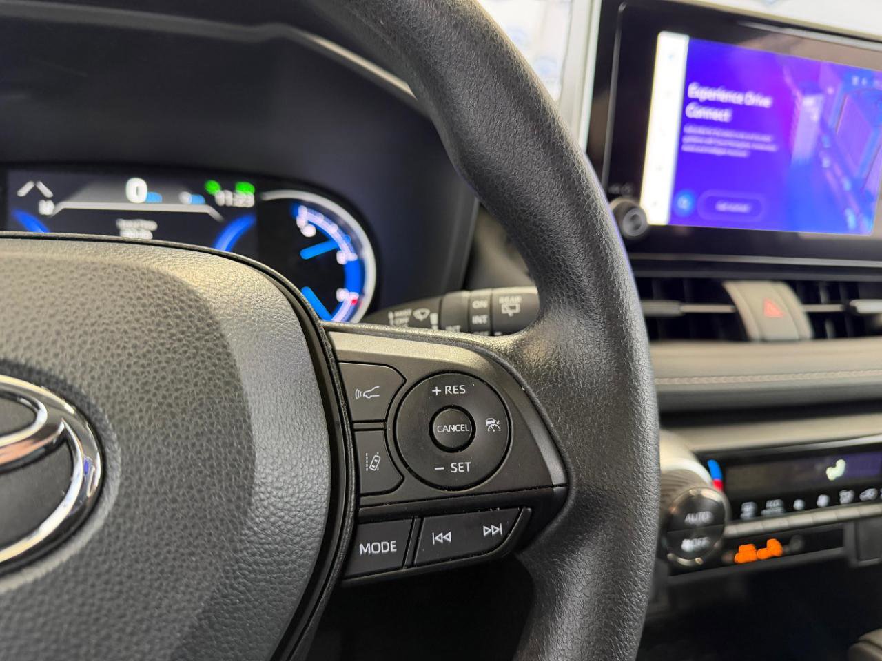 Used 2025 Toyota RAV4 XLE image 31