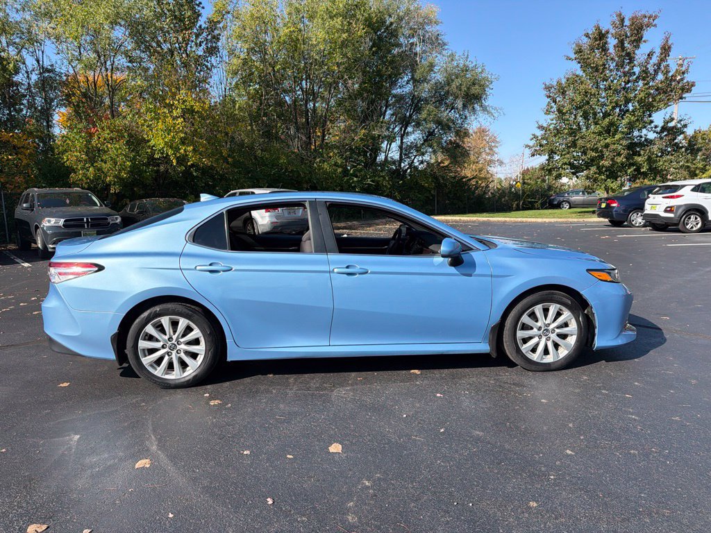 Used 2020 Toyota Camry LE FWD image 9