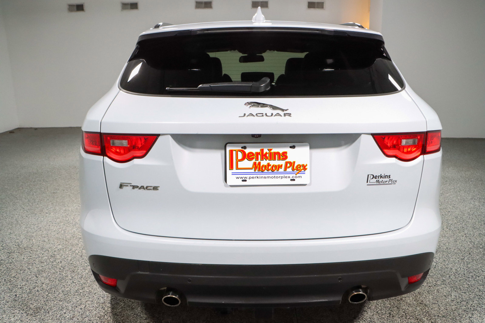 Used 2018 Jaguar F-PACE R-Sport image 8