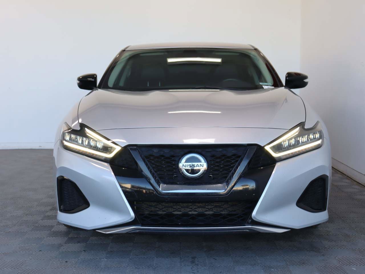 Used 2022 Nissan Maxima SV image 2