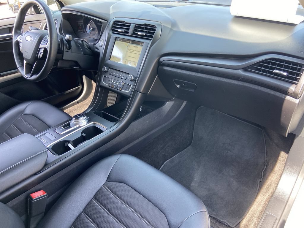 Used 2018 Ford Fusion SE w/ Equipment Group 201A FWD image 24