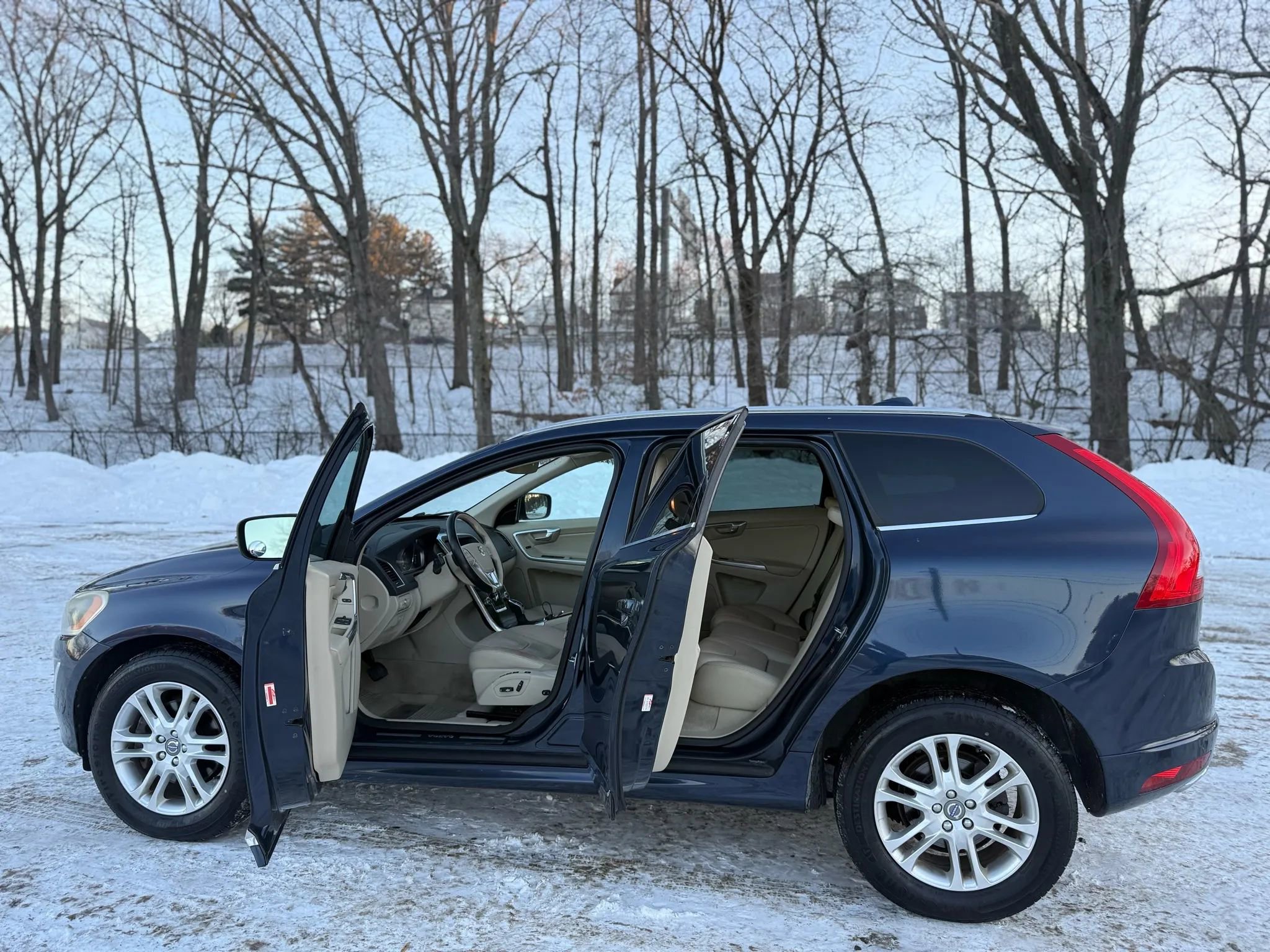 Used 2015 Volvo XC60 T5 Platinum FWD image 9