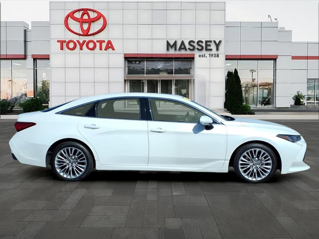 Used 2019 Toyota Avalon Limited w/ Advanced Safety Package image 2
