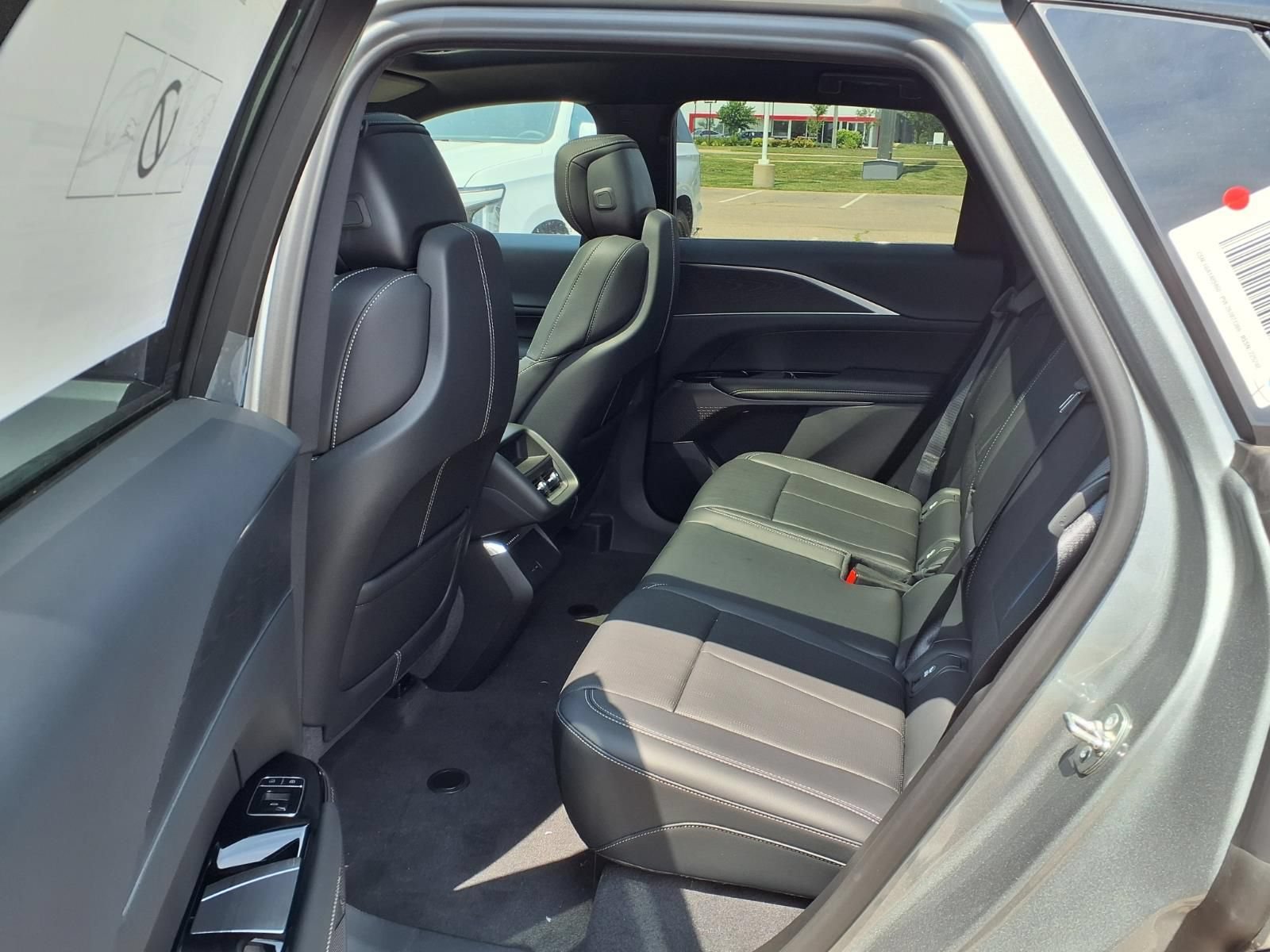 New 2026 Cadillac Lyriq Sport w/ LPO, Floor Liner Package AWD/4WD image 9