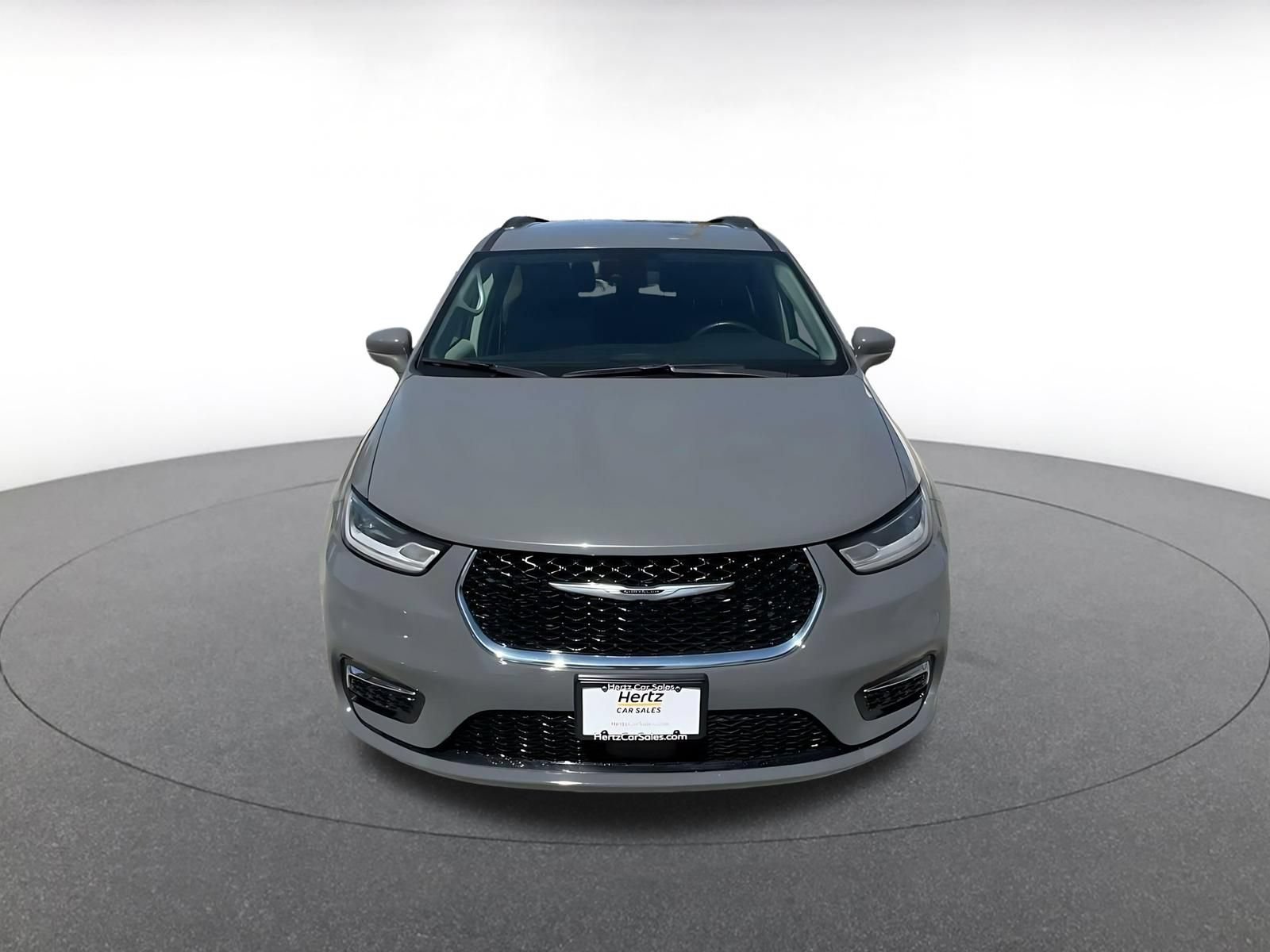 Used 2022 Chrysler Pacifica Touring-L FWD image 4
