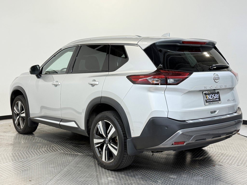Used 2023 Nissan Rogue SL w/ SL Premium Package image 4