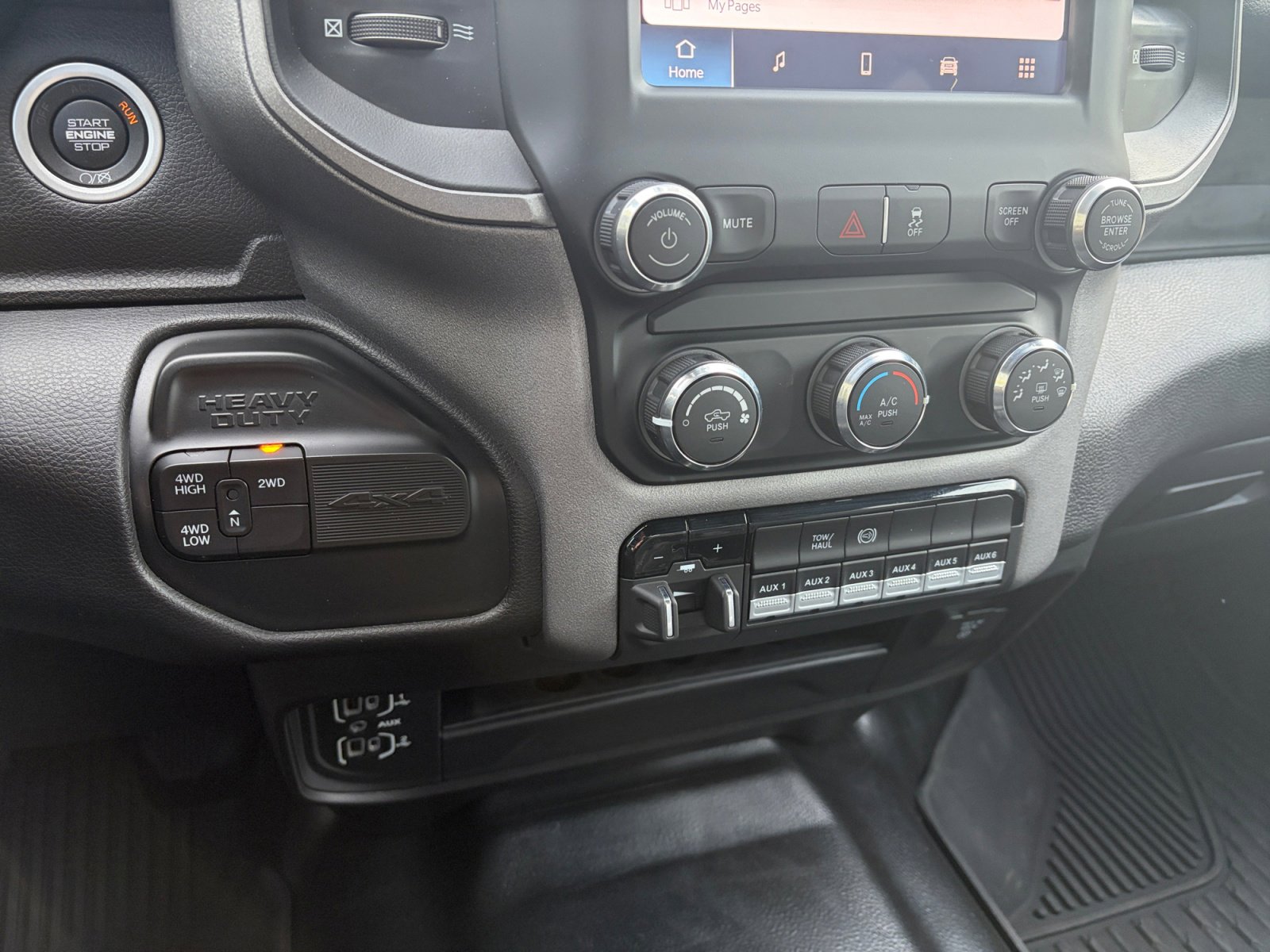 Used 2024 RAM 3500 Tradesman w/ Chrome Appearance Group image 22