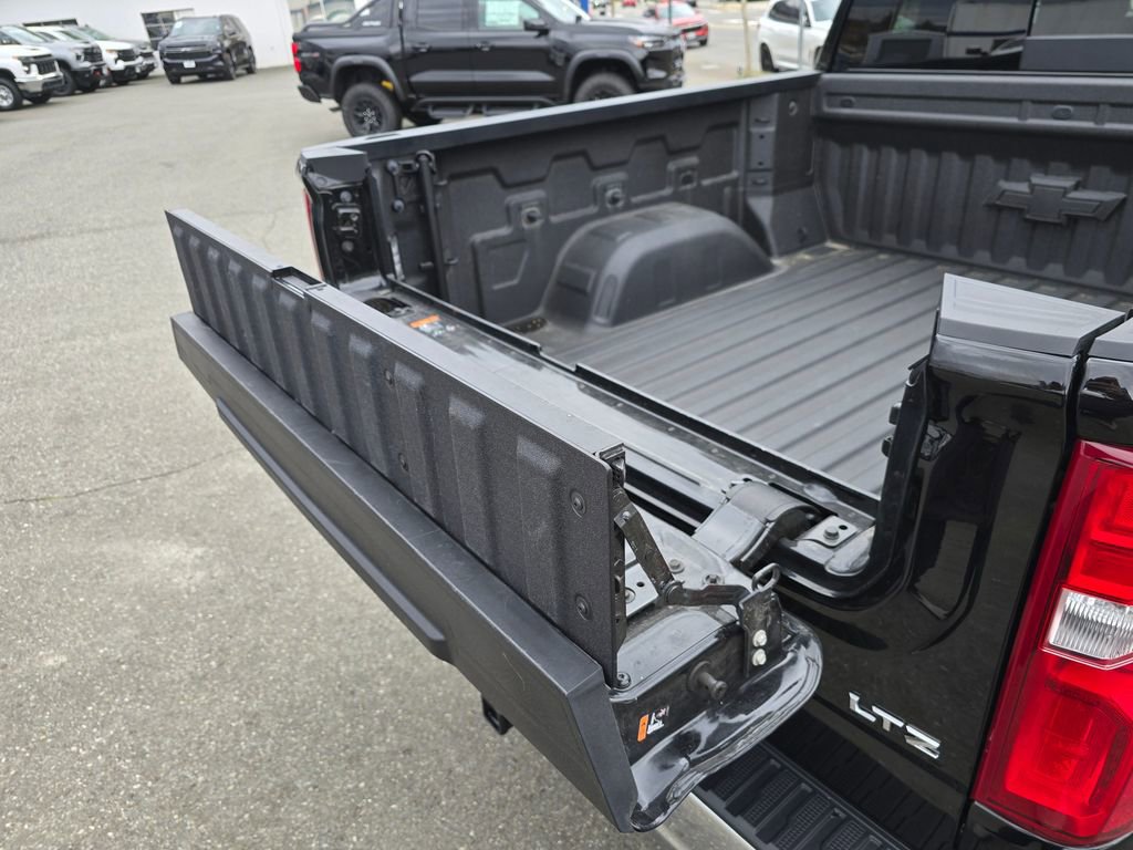 Used 2025 Chevrolet Silverado 1500 LTZ w/ LTZ Premium Package AWD/4WD image 22
