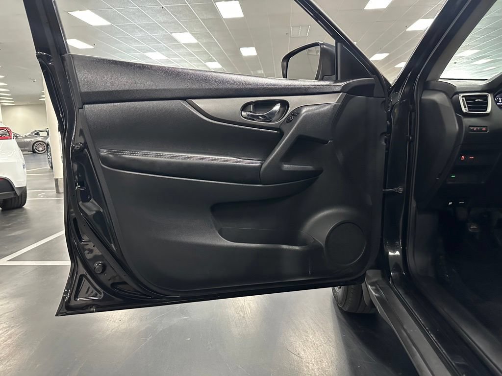Used 2016 Nissan Rogue S w/ Appearance Package FWD image 13