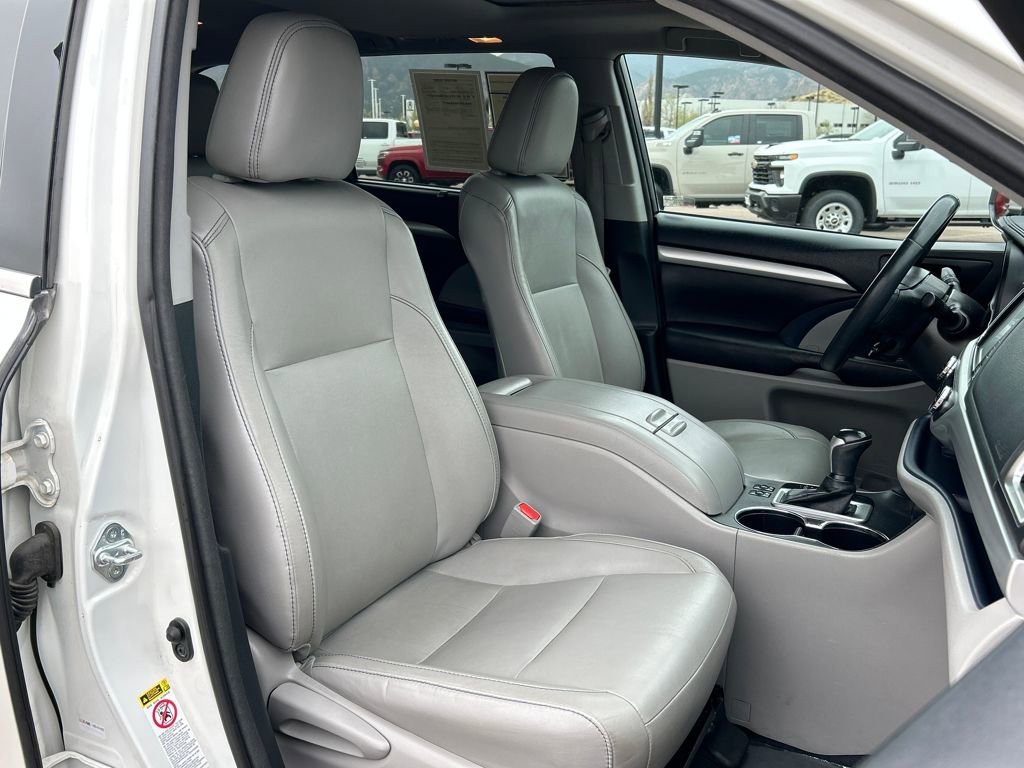 Used 2016 Toyota Highlander XLE image 19