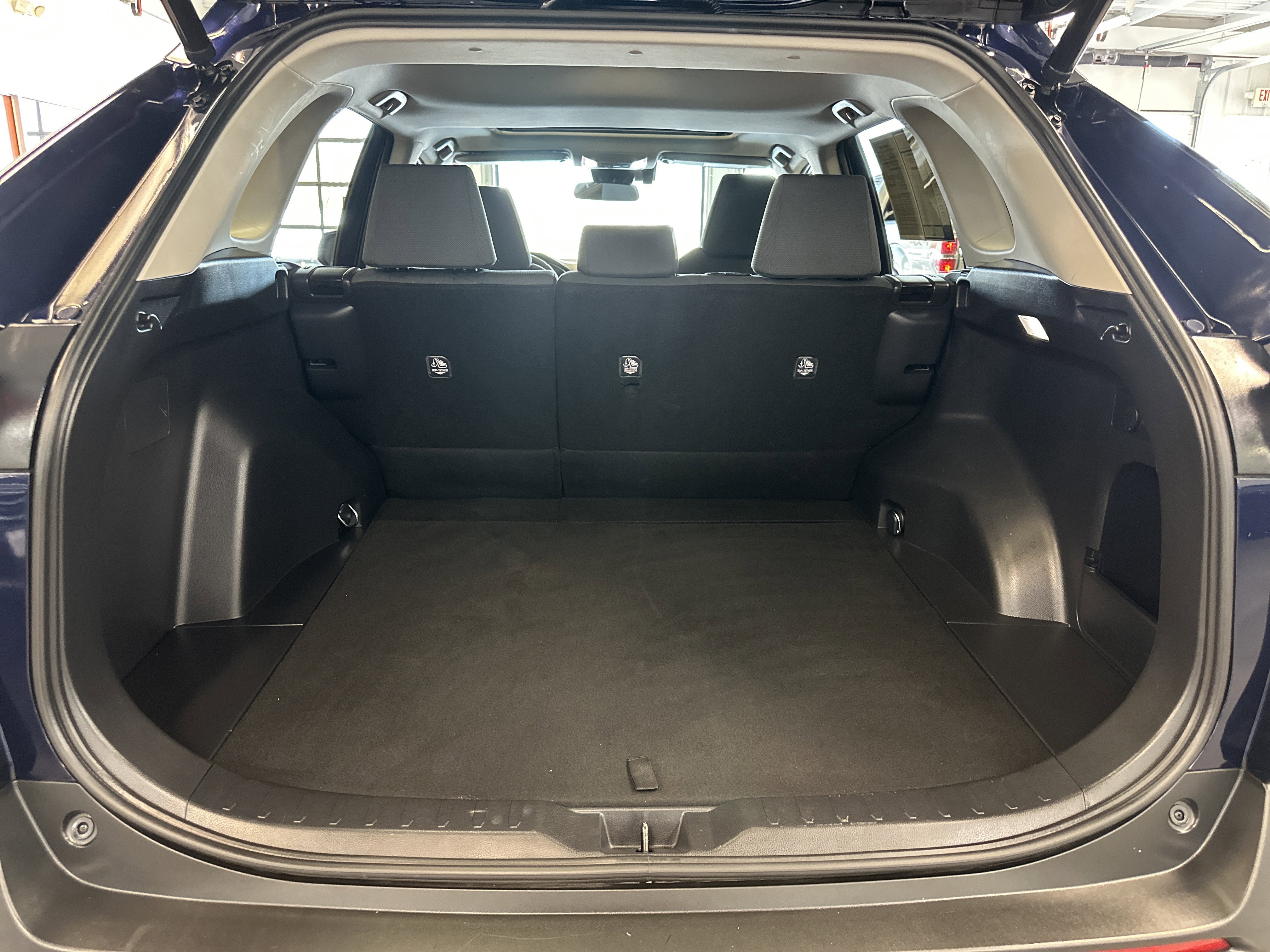 Used 2022 Toyota RAV4 XLE w/ Convenience Package image 7