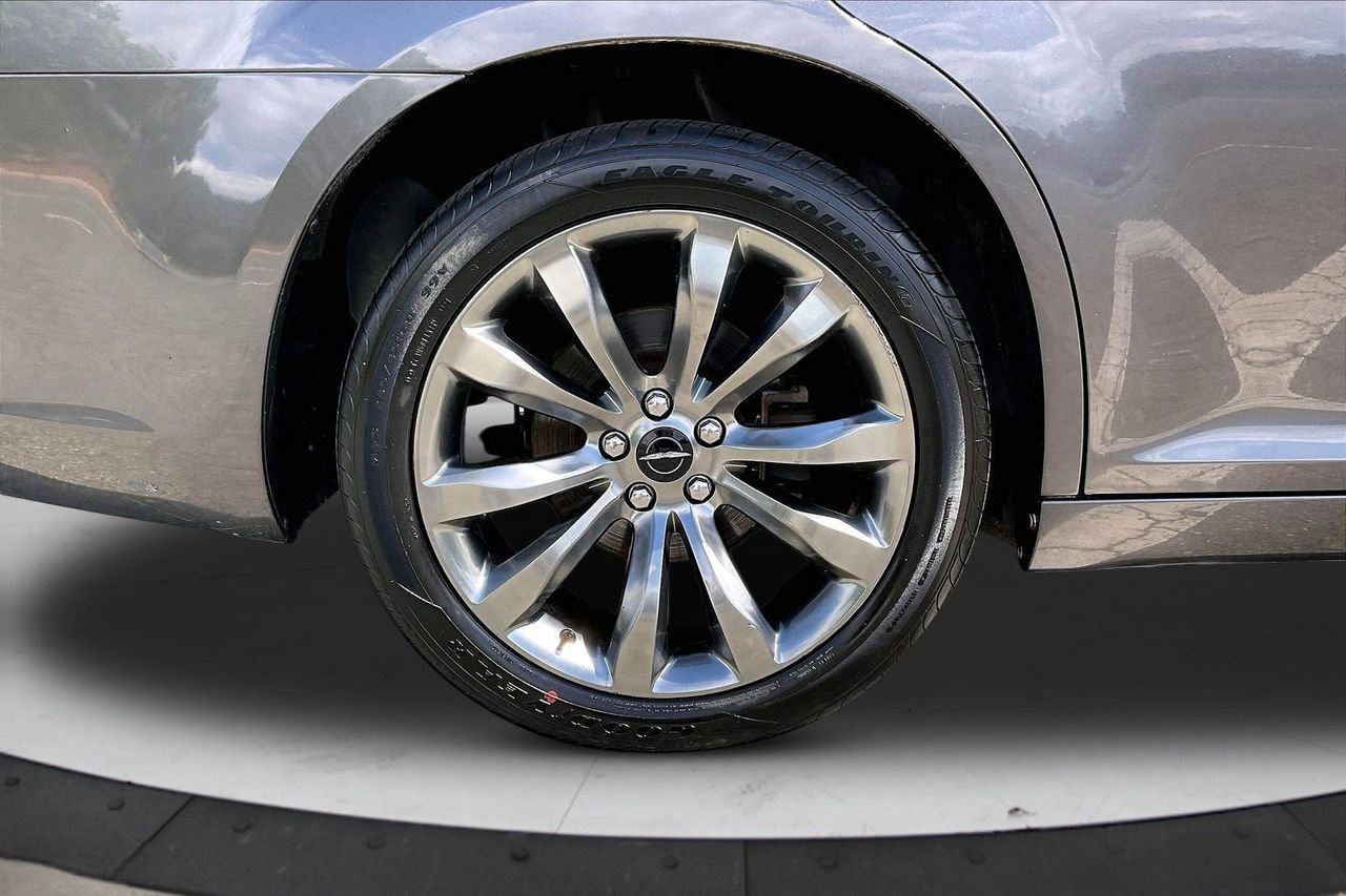 Used 2014 Chrysler 300 S RWD image 36