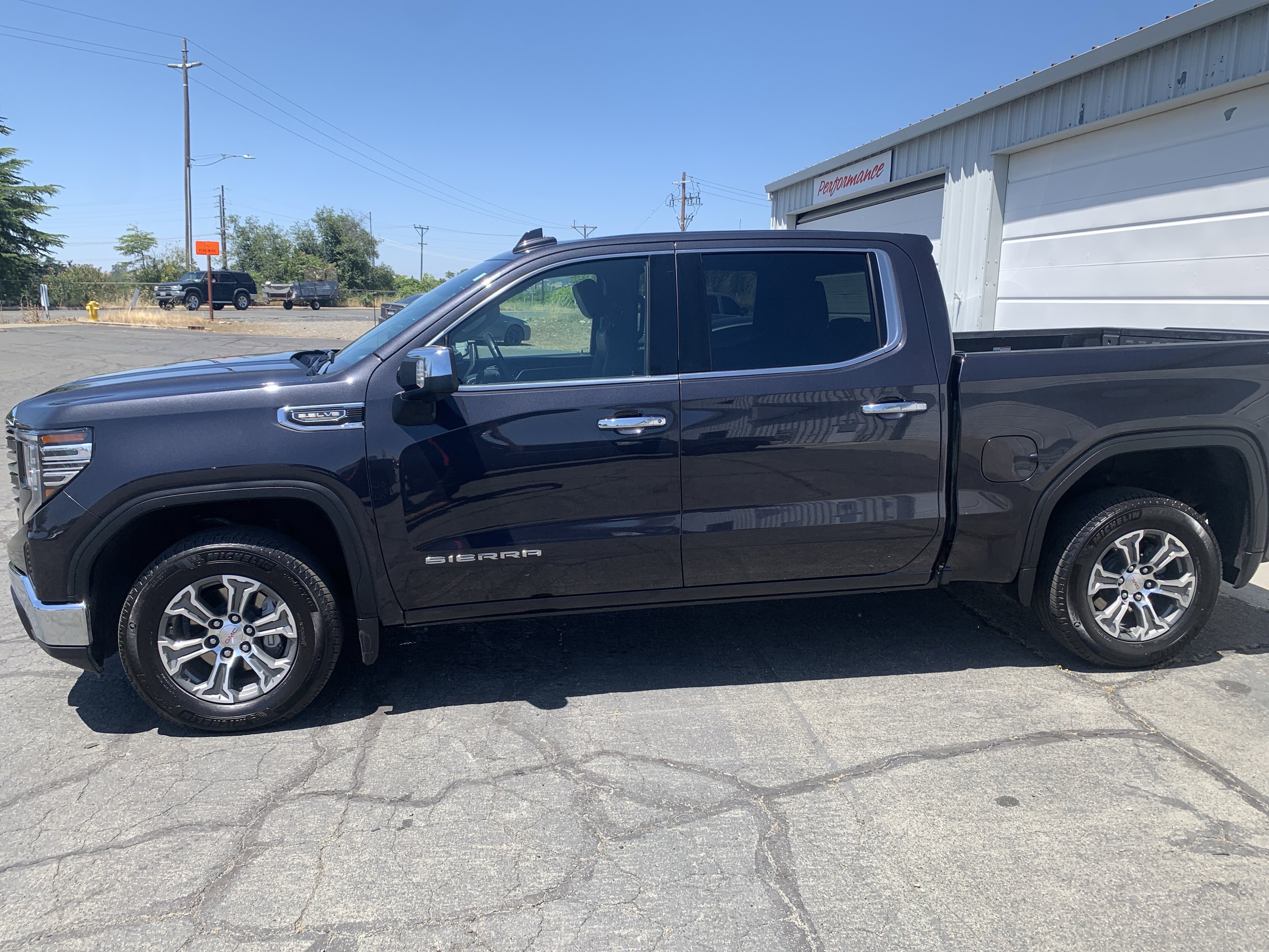 Used 2025 GMC Sierra 1500 SLT AWD/4WD image 20