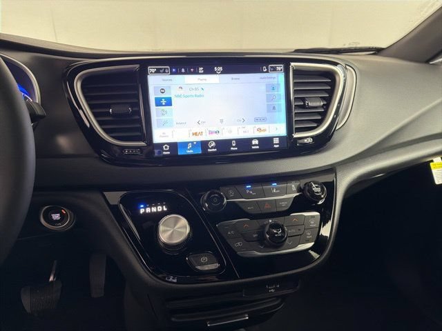 New 2026 Chrysler Voyager LX FWD image 17
