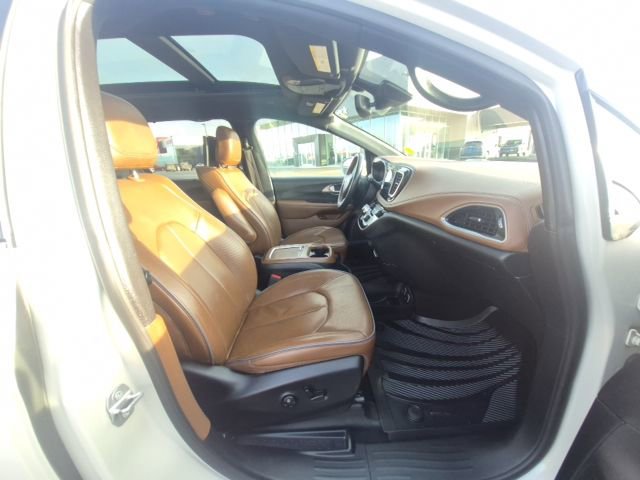 Used 2020 Chrysler Pacifica Limited w/ Advanced Safetytec Group image 17