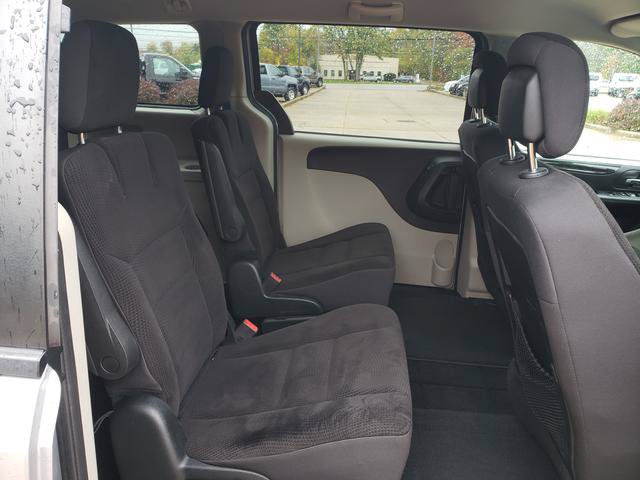 Used 2018 Dodge Grand Caravan SE w/ UConnect Hands-Free Group FWD image 16