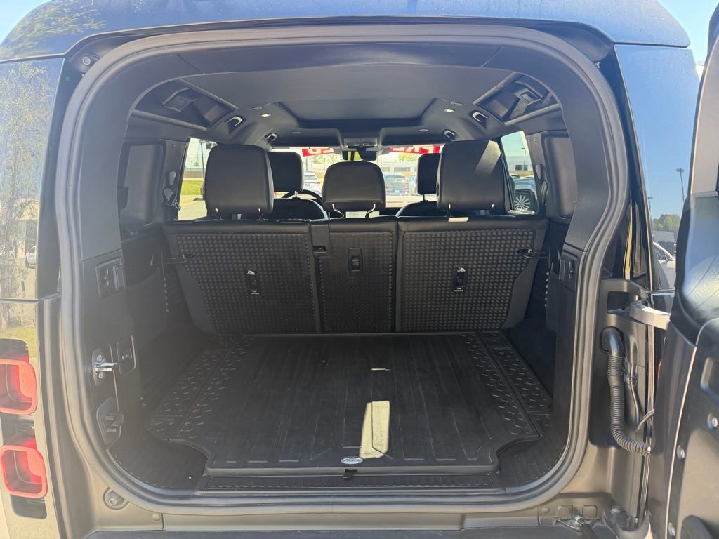 Used 2022 Land Rover Defender 110 X-Dynamic SE image 10