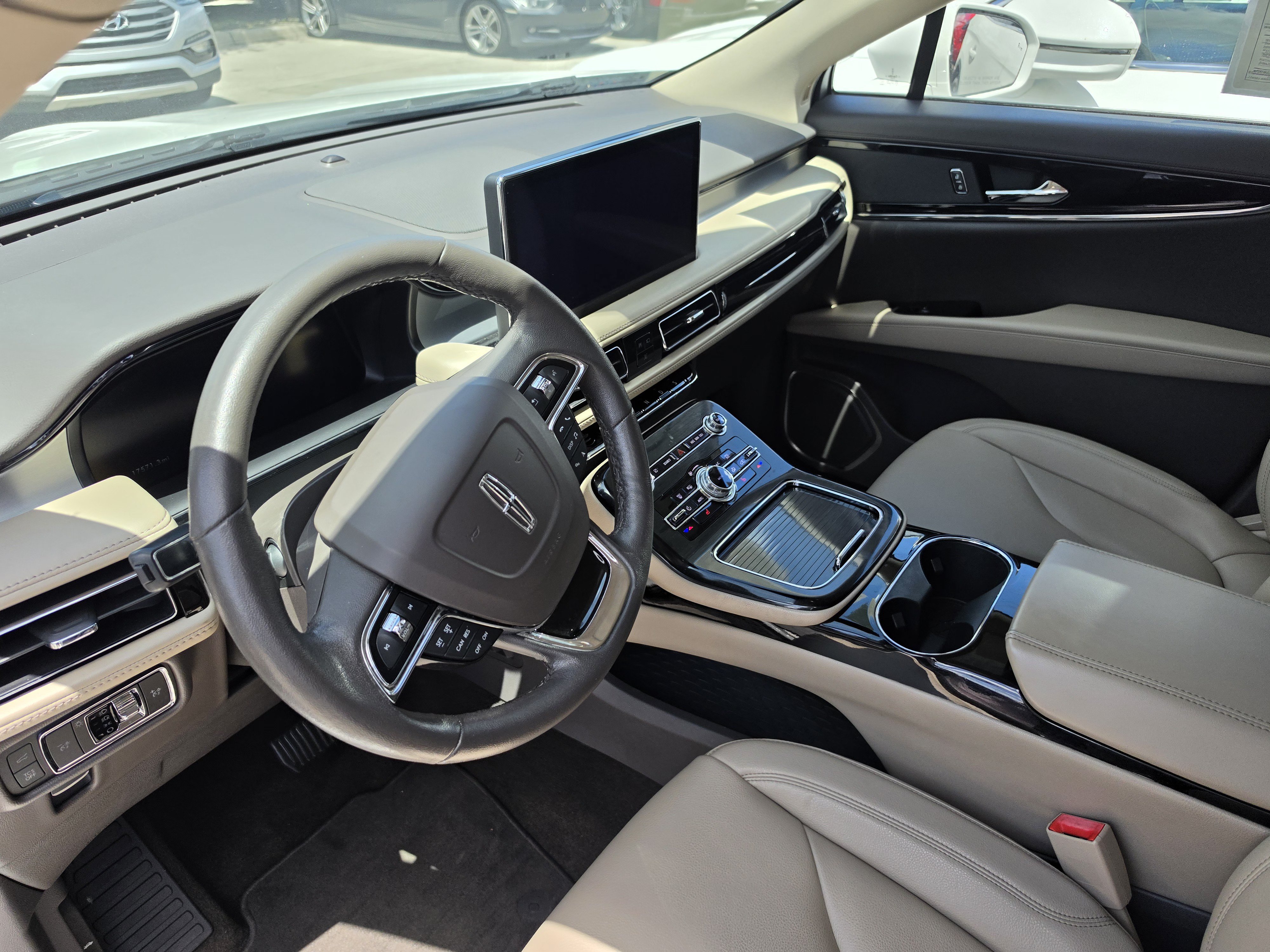 Used 2024 Lincoln Corsair FWD image 17