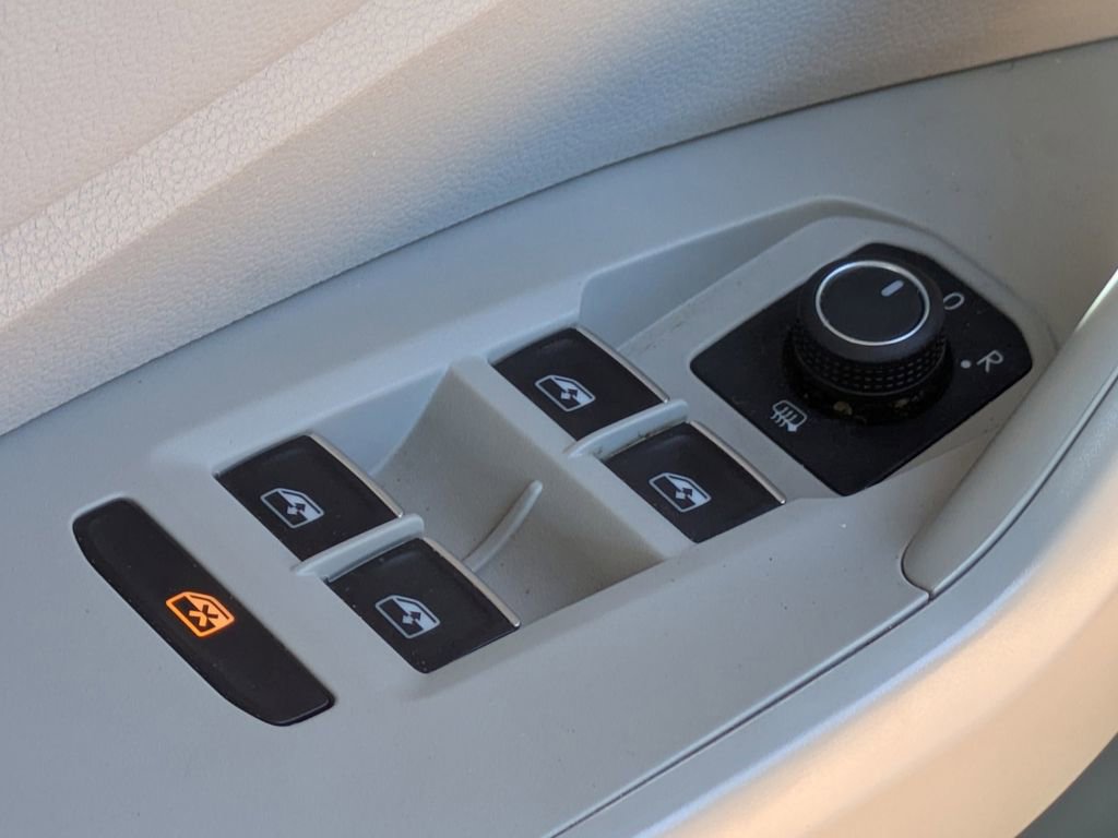 Used 2023 Volkswagen Jetta SE FWD image 24