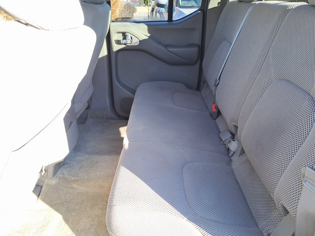 Used 2016 Nissan Frontier SV image 23