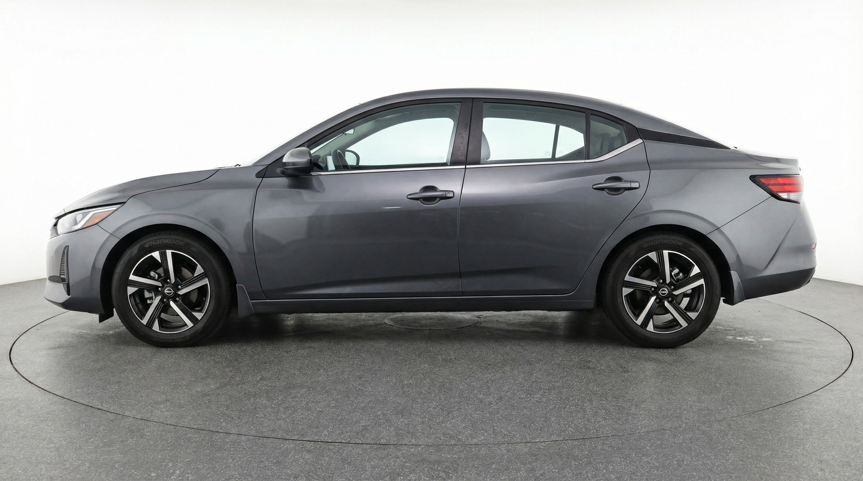 Used 2025 Nissan Sentra SV image 5