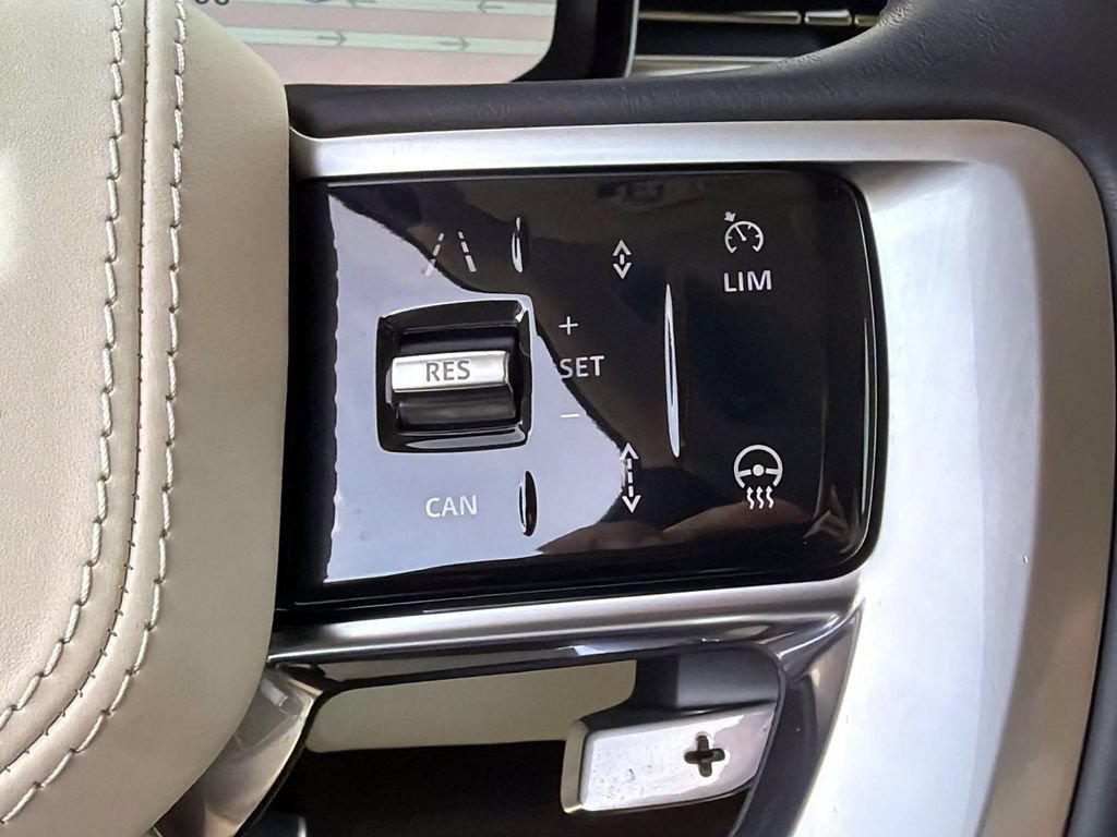 Used 2025 Land Rover Range Rover SE AWD/4WD image 28