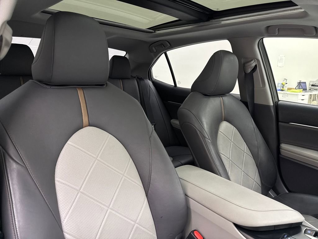 Used 2018 Toyota Camry XLE image 23