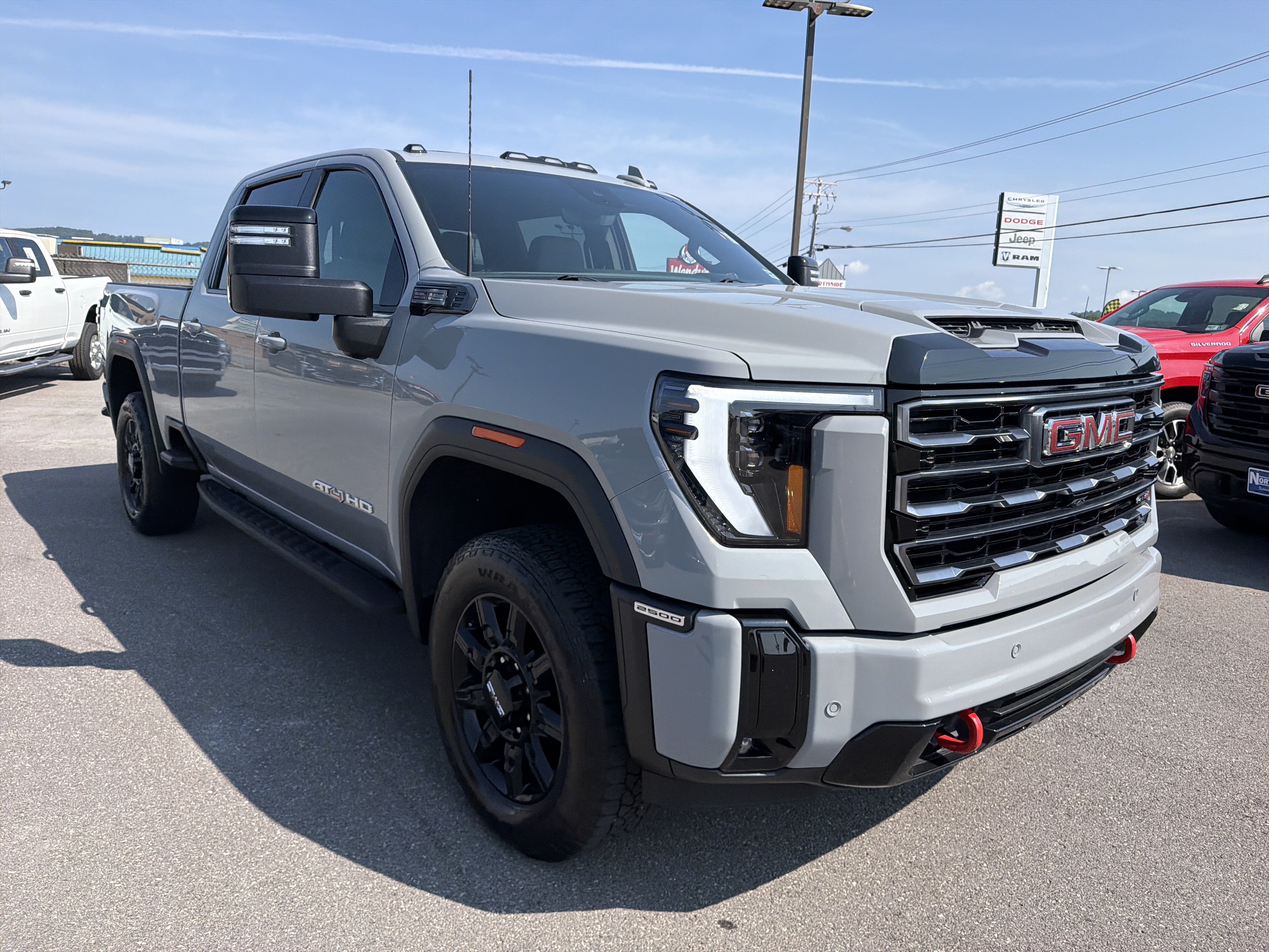 Used 2025 GMC Sierra 2500 AT4 w/ AT4 Premium Plus Package AWD/4WD image 3