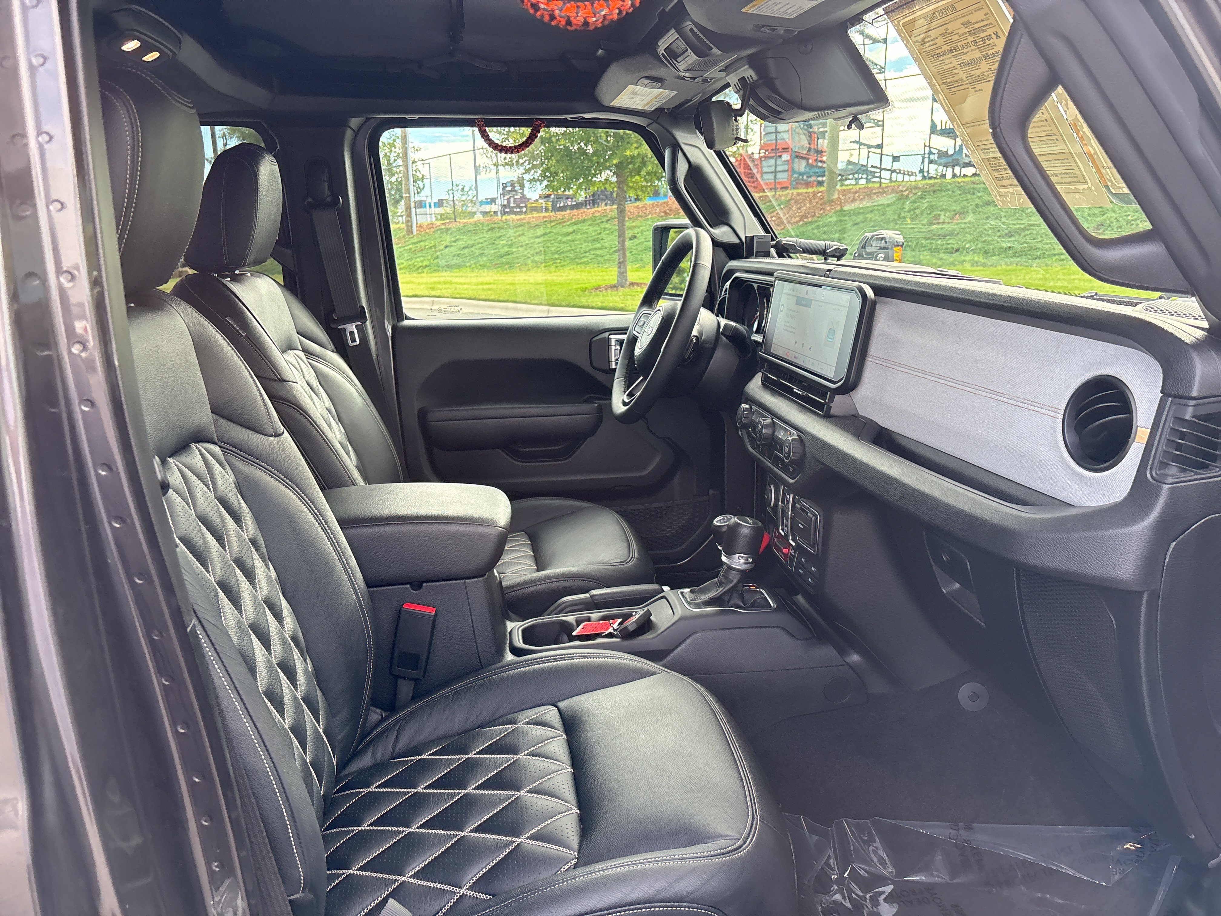 Certified 2025 Jeep Gladiator Sport AWD/4WD image 24