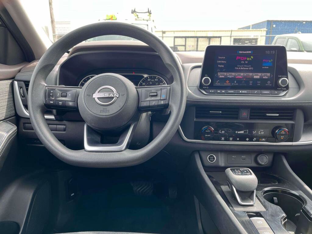 Used 2023 Nissan Rogue SV AWD/4WD image 2