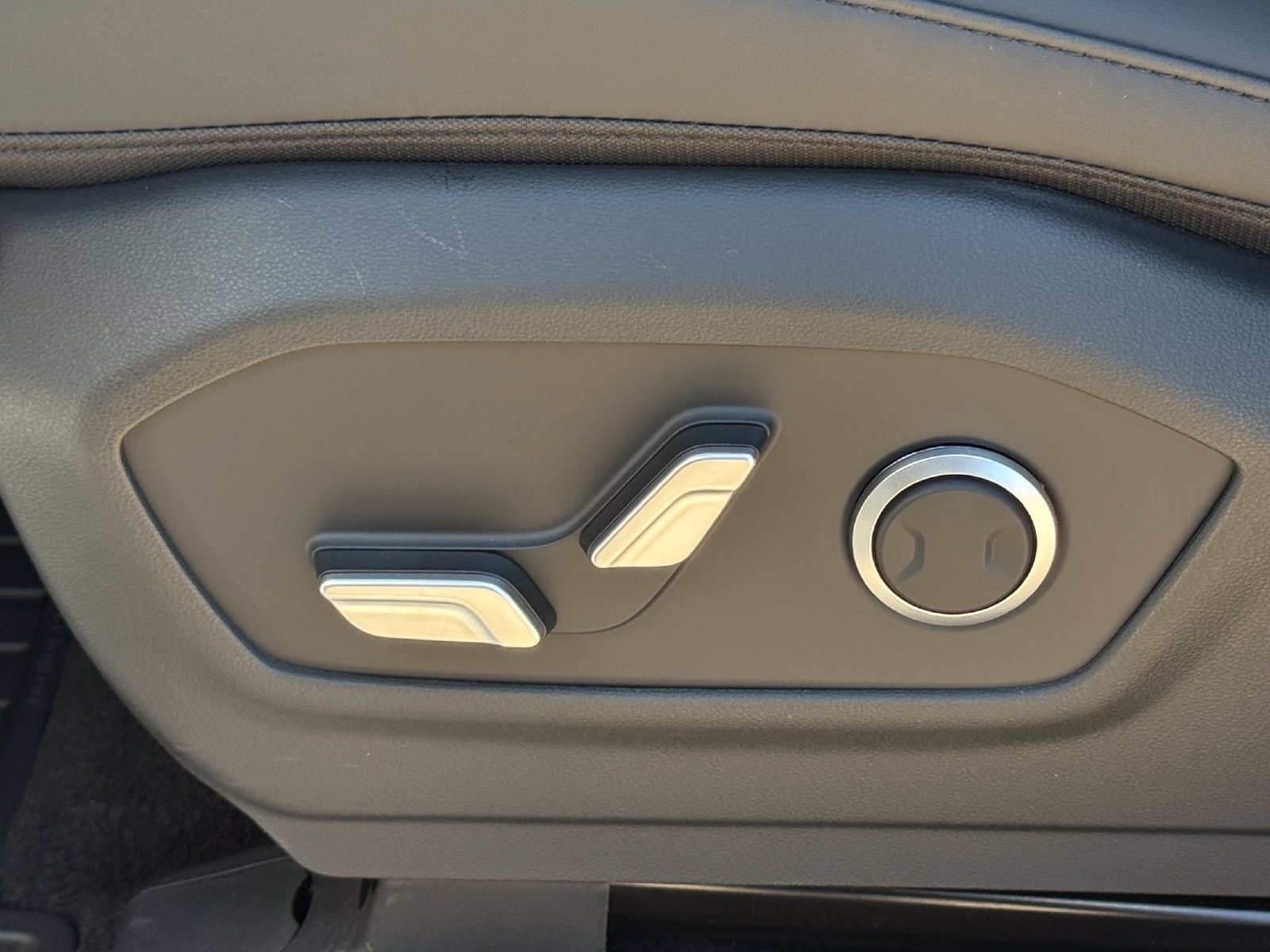 New 2027 Hyundai Santa Fe SEL FWD image 23