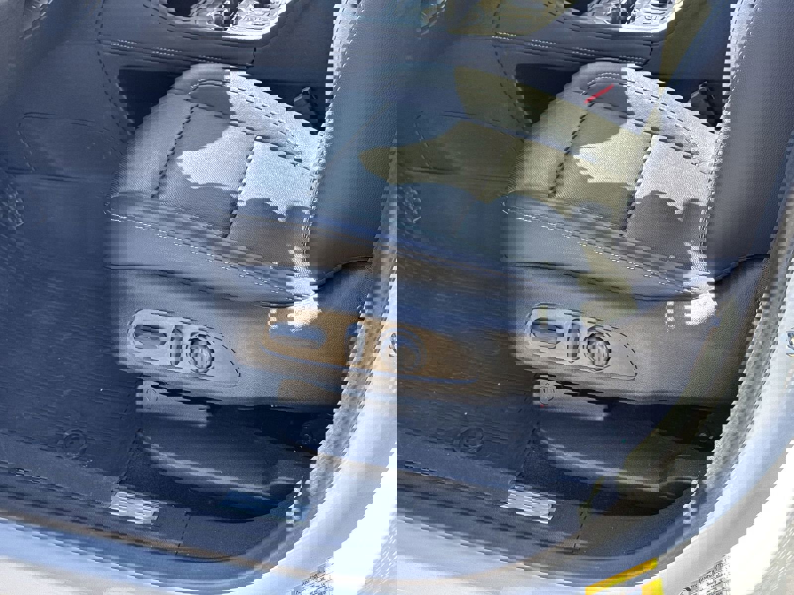 Used 2023 GMC Acadia SLT w/ Technology Package image 17