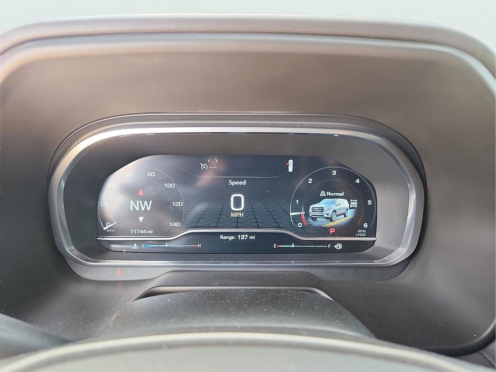 Used 2024 GMC Yukon XL AT4 w/ Technology Package AWD/4WD image 19