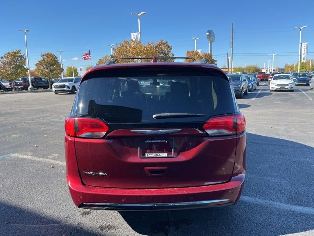 Used 2020 Chrysler Pacifica Touring-L image 9