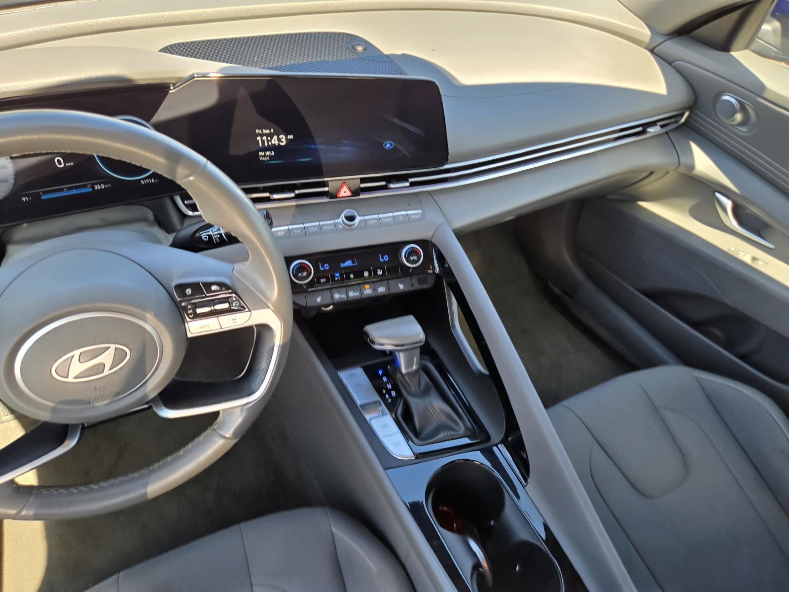 Used 2025 Hyundai Elantra SEL FWD image 23
