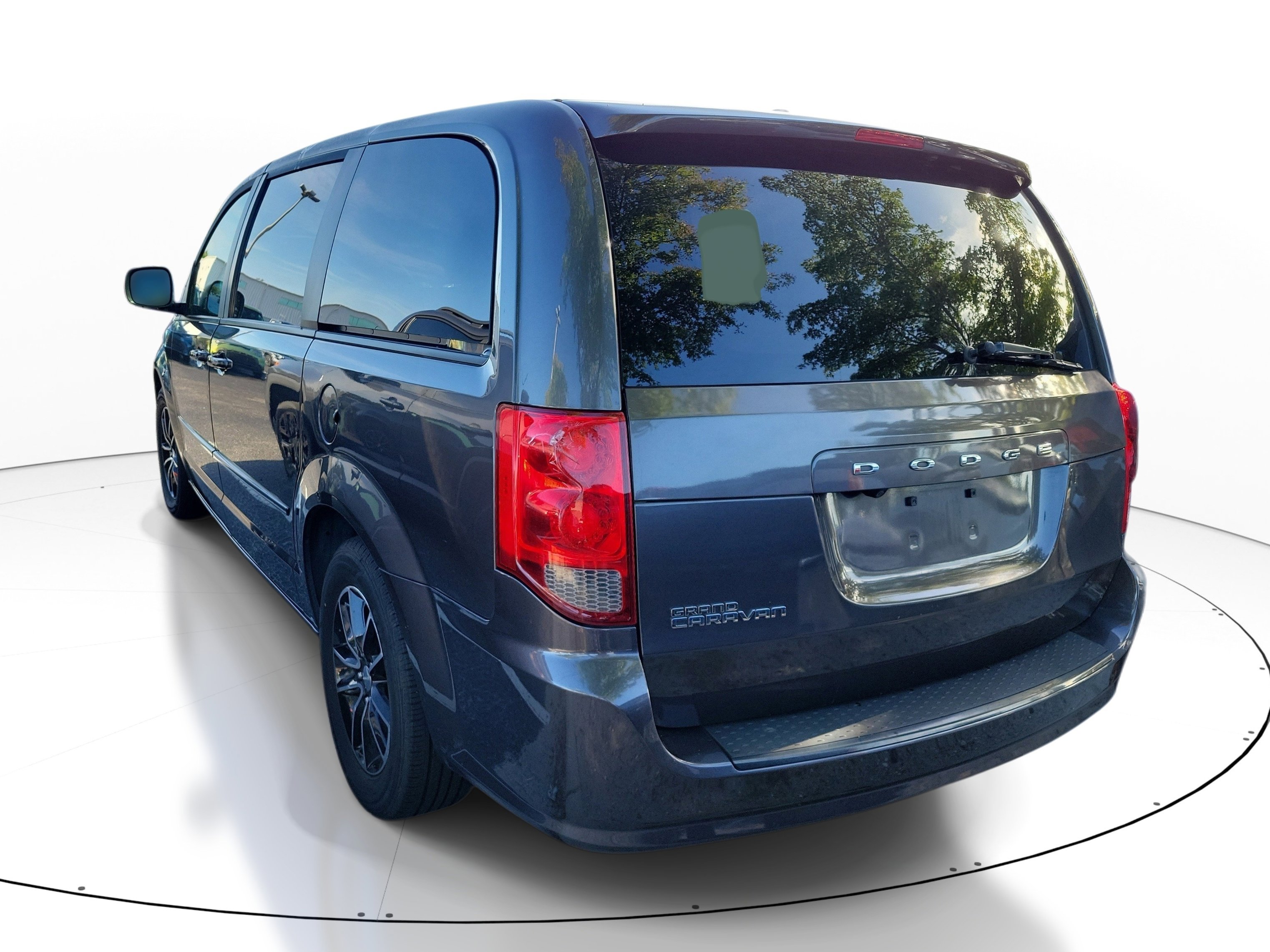 Used 2016 Dodge Grand Caravan SXT FWD image 4