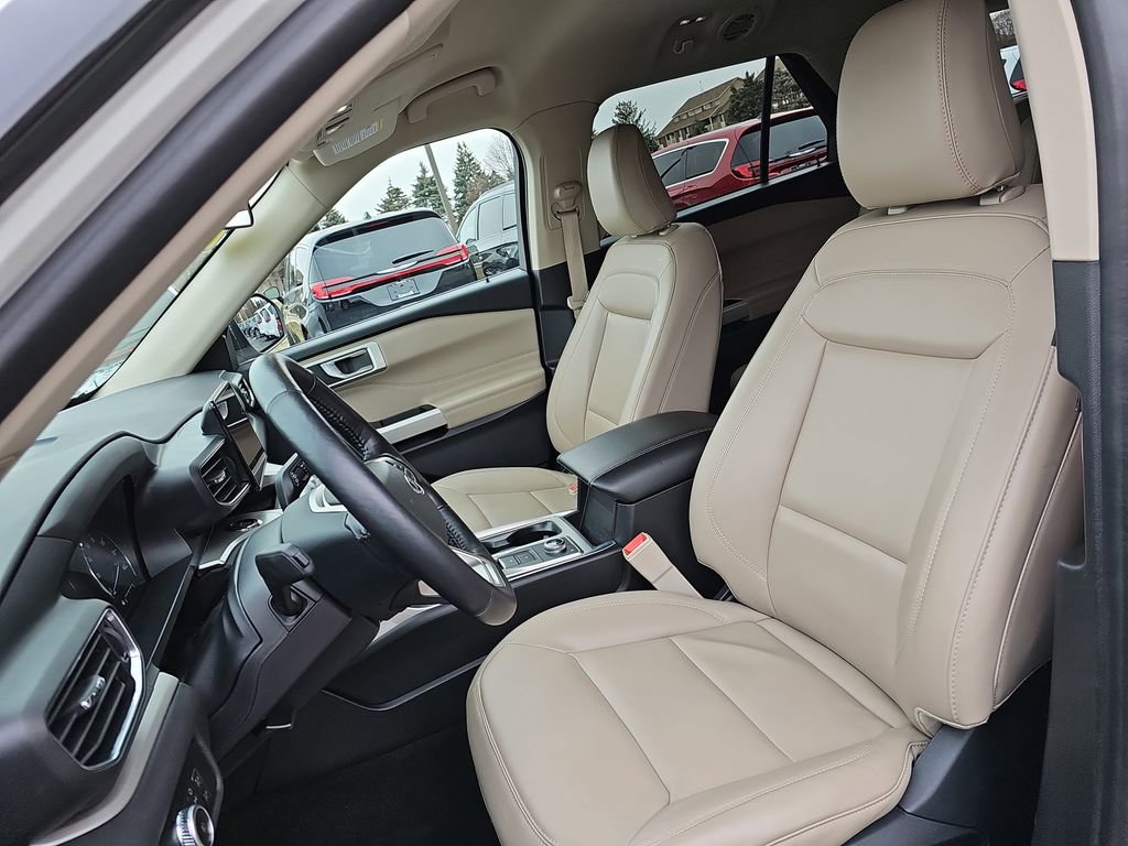 Used 2022 Ford Explorer XLT w/ Equipment Group 202A image 16